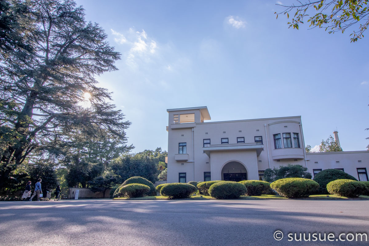 美術館本館前広場広角