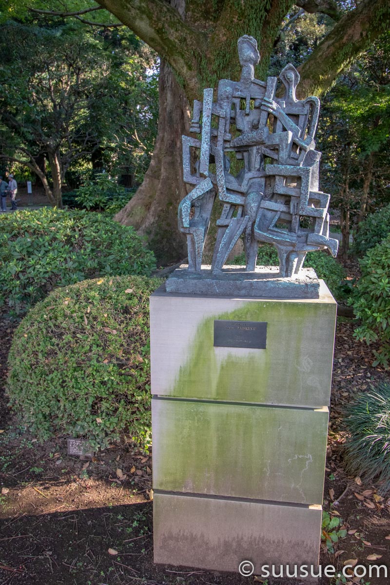 広場モニュメント
