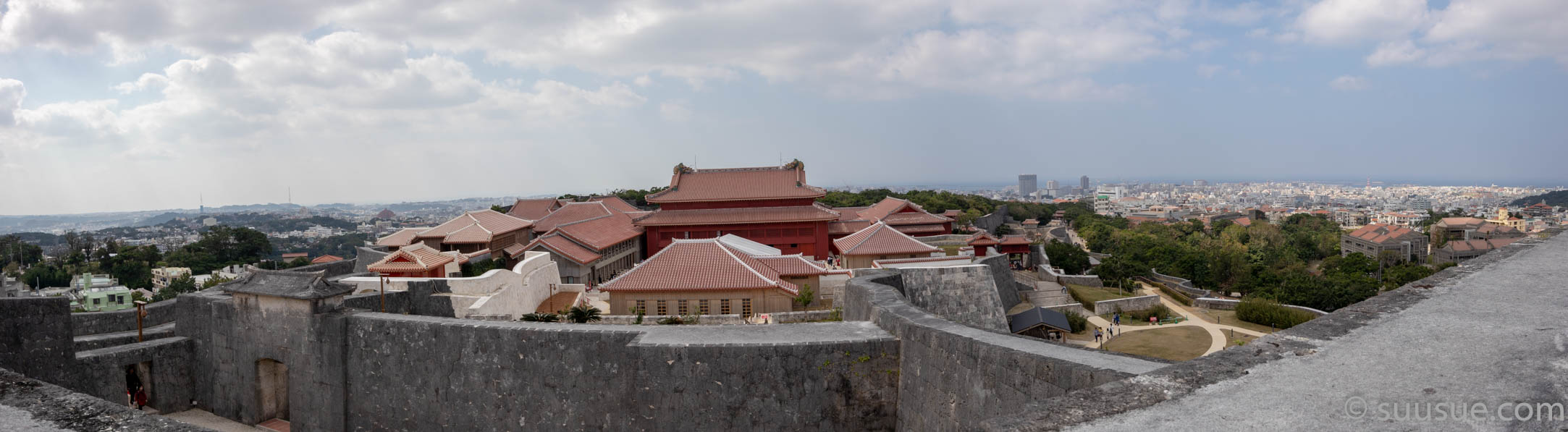 首里城　東のアザナ（見張台）から本殿側