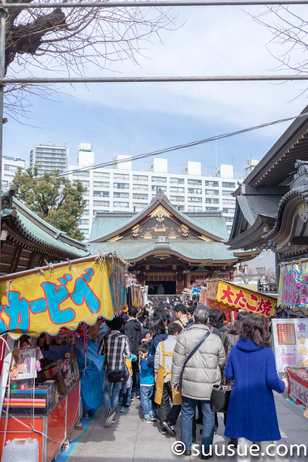 露店と本殿