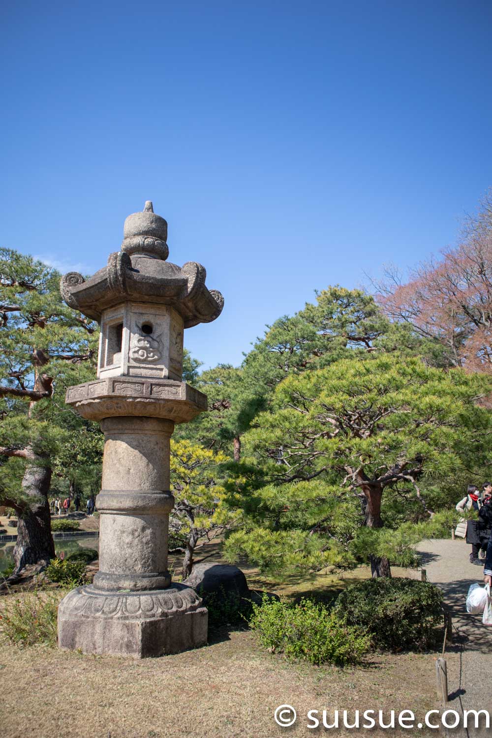 六義園　灯籠